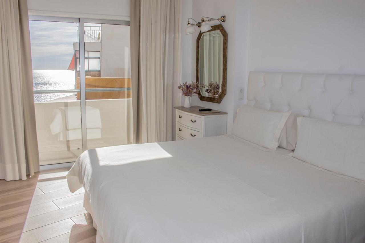 Beachfront Apartment In Fuengirola With Sea Views 외부 사진