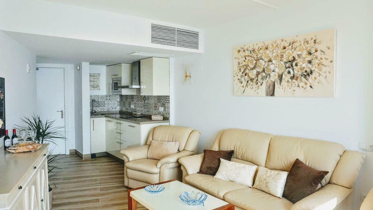 Beachfront Apartment In Fuengirola With Sea Views 외부 사진