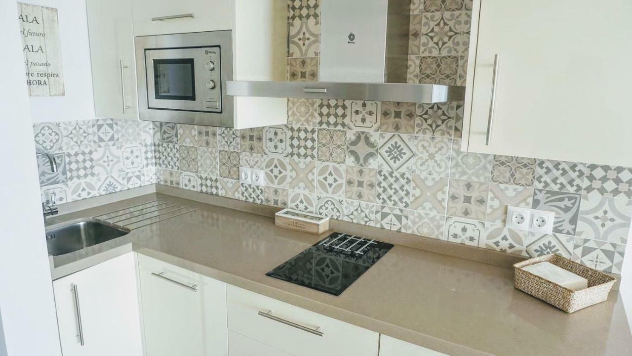 Beachfront Apartment In Fuengirola With Sea Views 외부 사진