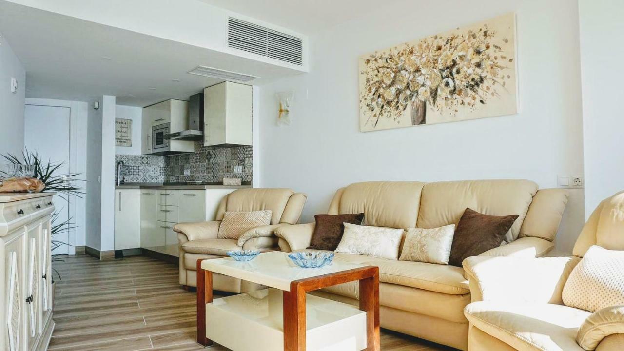 Beachfront Apartment In Fuengirola With Sea Views 외부 사진